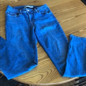 🌟 4/$25 Levi’s mid rise jimmy leg jean size 4